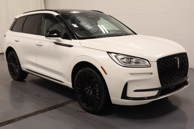 Used 2025 Lincoln Corsair Reserve w/ Equipment Group 202A image 2