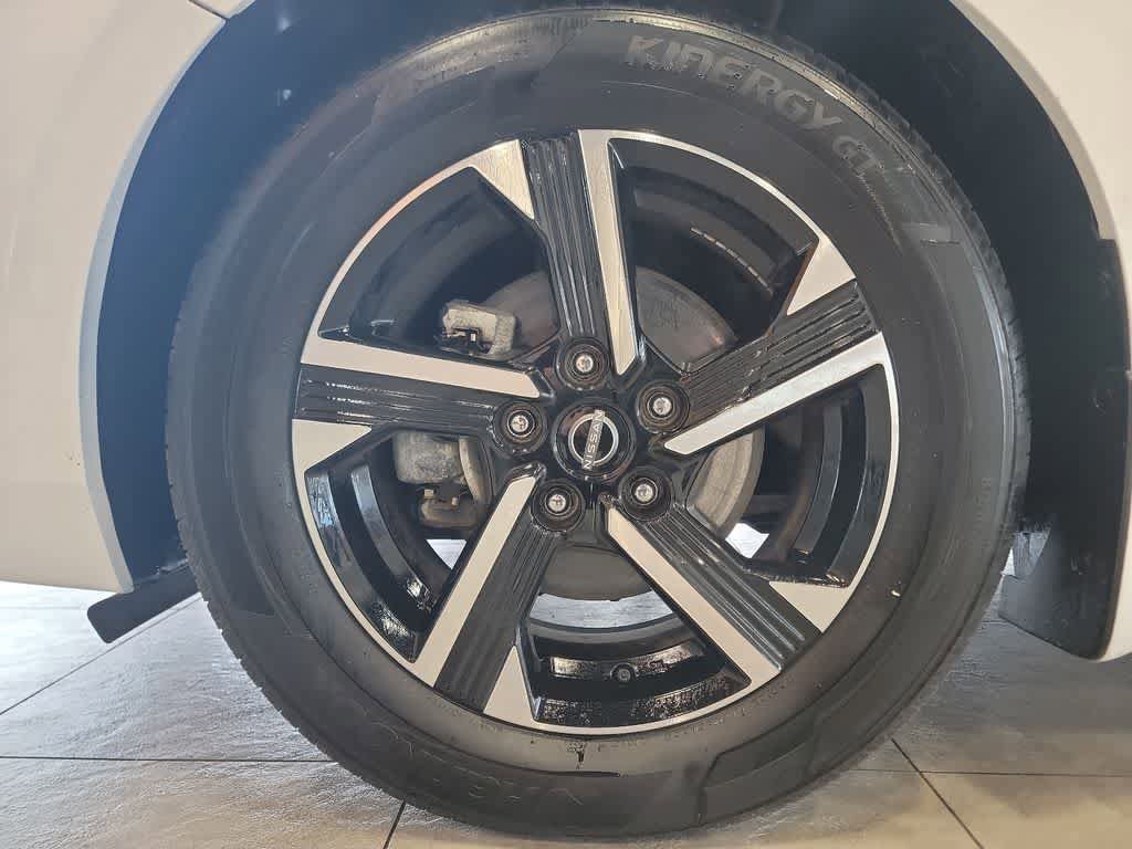 Used 2025 Nissan Sentra SV w/ All-Weather Package FWD image 9