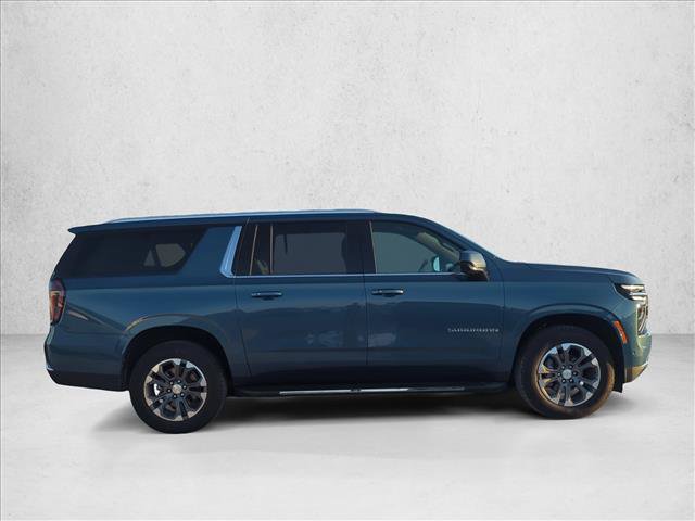Used 2025 Chevrolet Suburban LS AWD/4WD image 4
