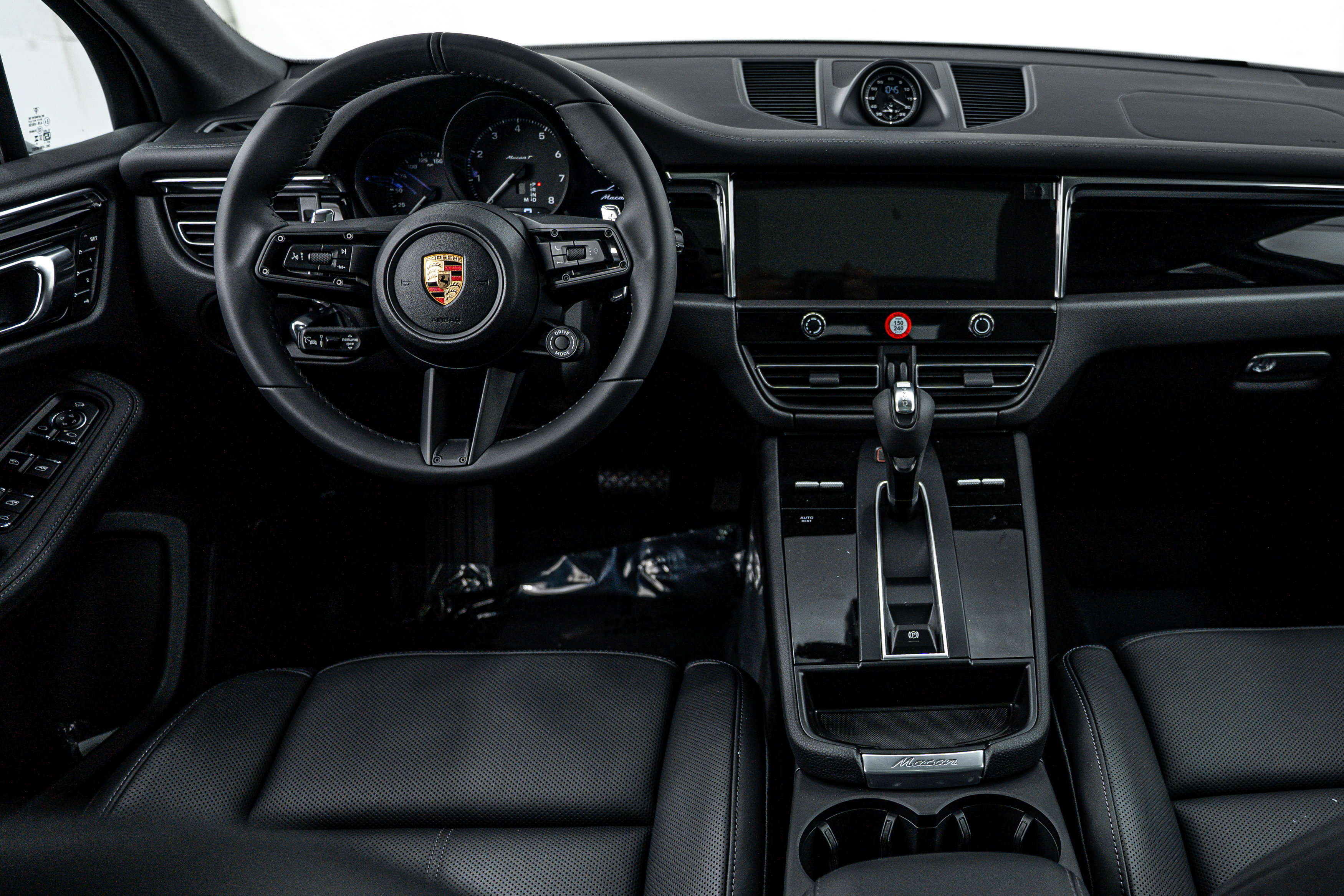 Certified 2026 Porsche Macan Turbo image 13