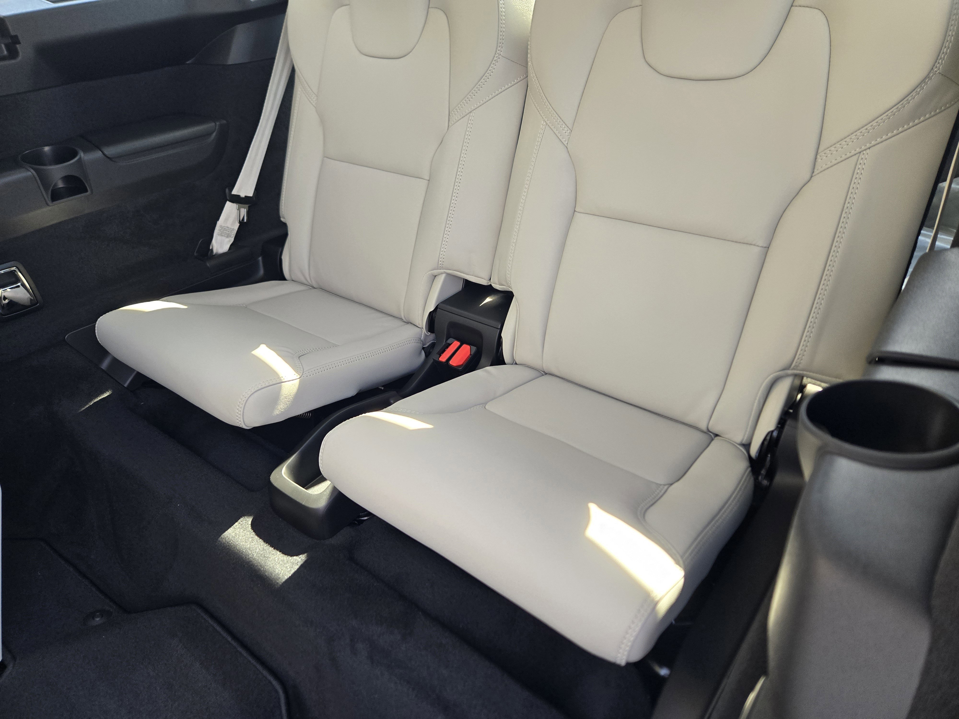 New 2026 Volvo XC90 B5 Ultra w/ Protection Package Premier AWD/4WD image 25