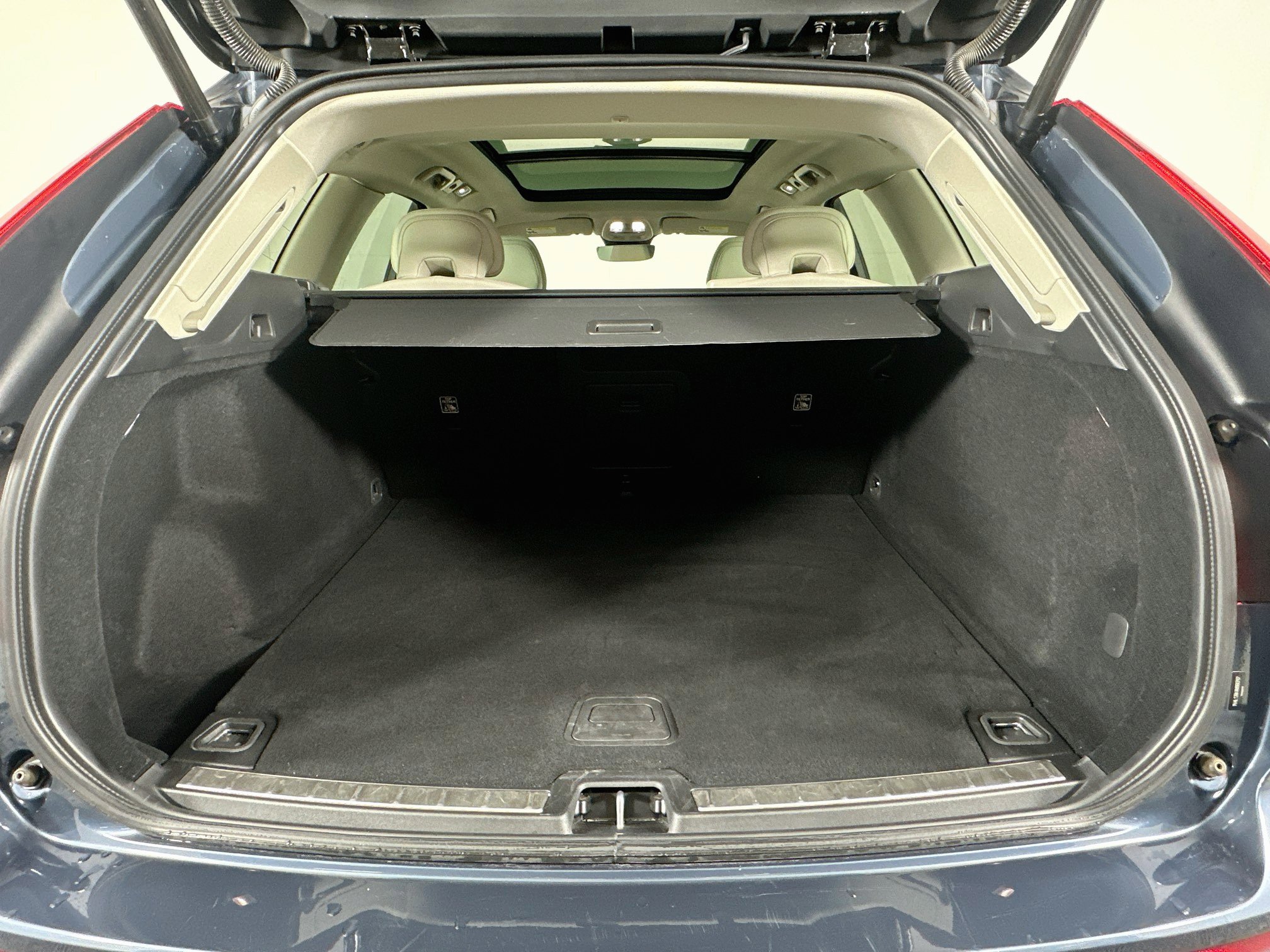 Used 2022 Volvo XC60 B5 Momentum AWD/4WD image 29