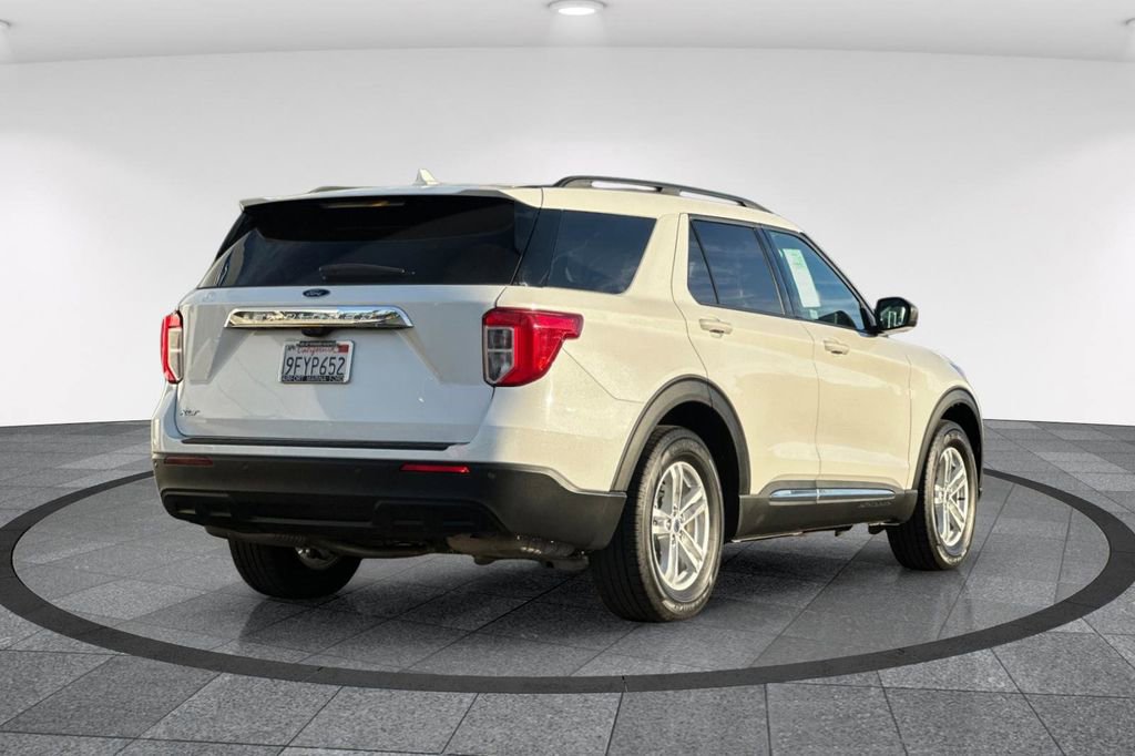 Certified 2023 Ford Explorer XLT image 5