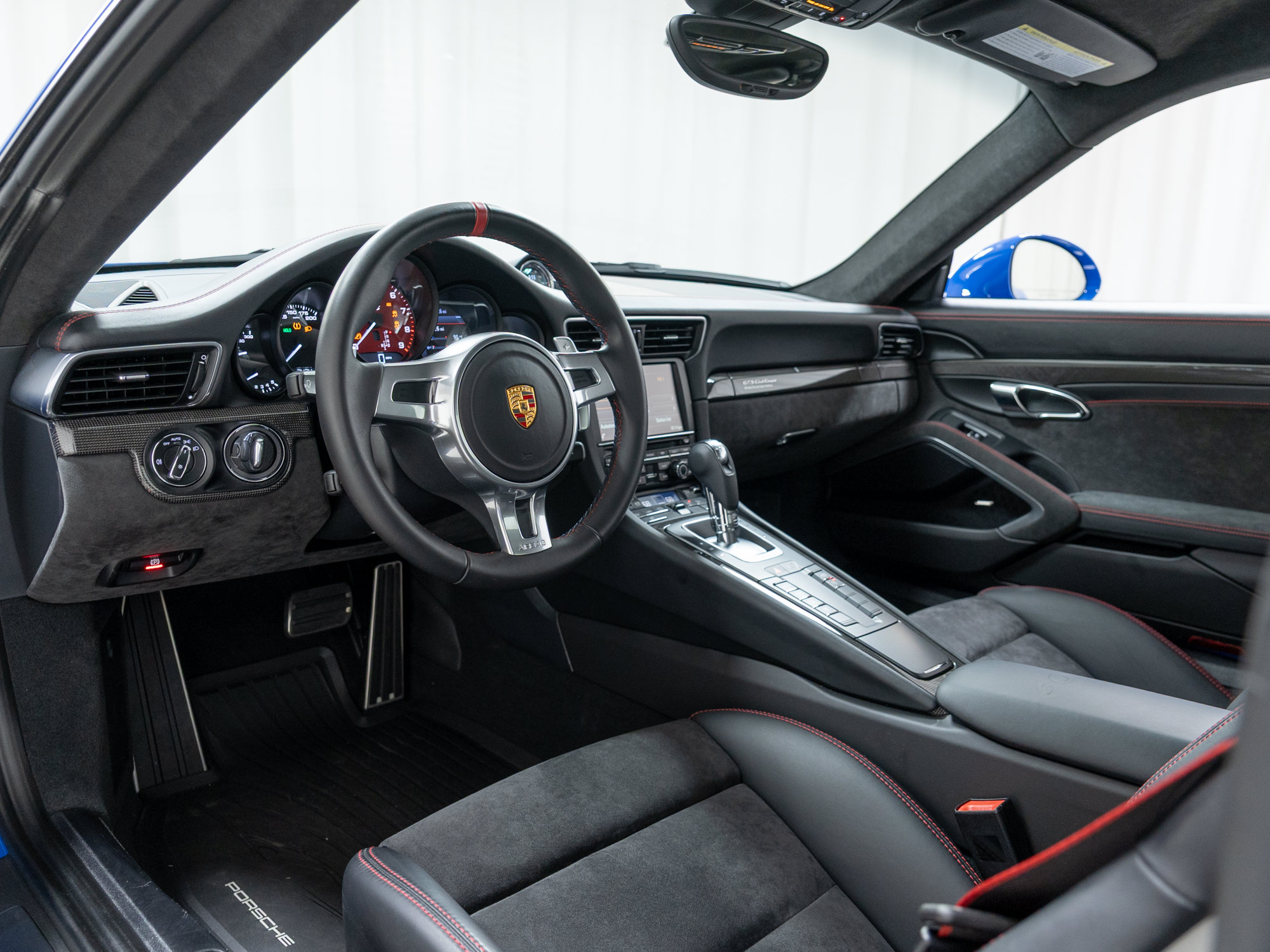 Certified 2016 Porsche 911 Carrera GTS RWD image 4
