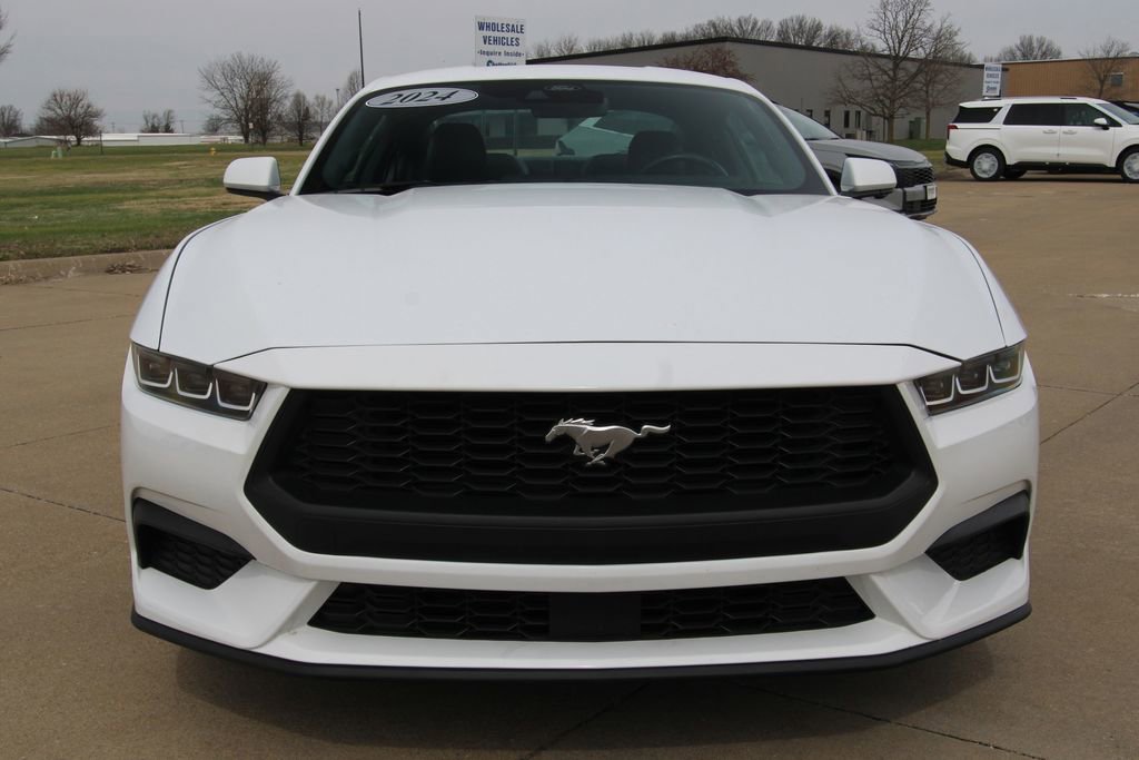 Used 2024 Ford Mustang Premium image 2