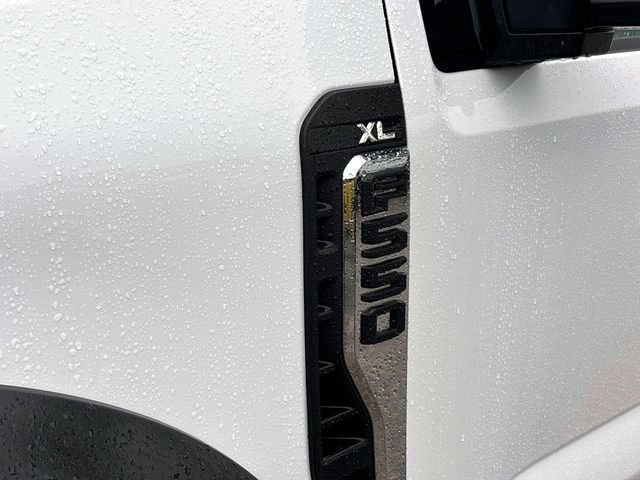 Used 2023 Ford F550 2WD Regular Cab Super Duty image 6