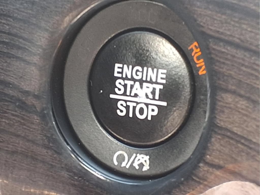Used 2020 Jeep Grand Cherokee Overland AWD/4WD image 15