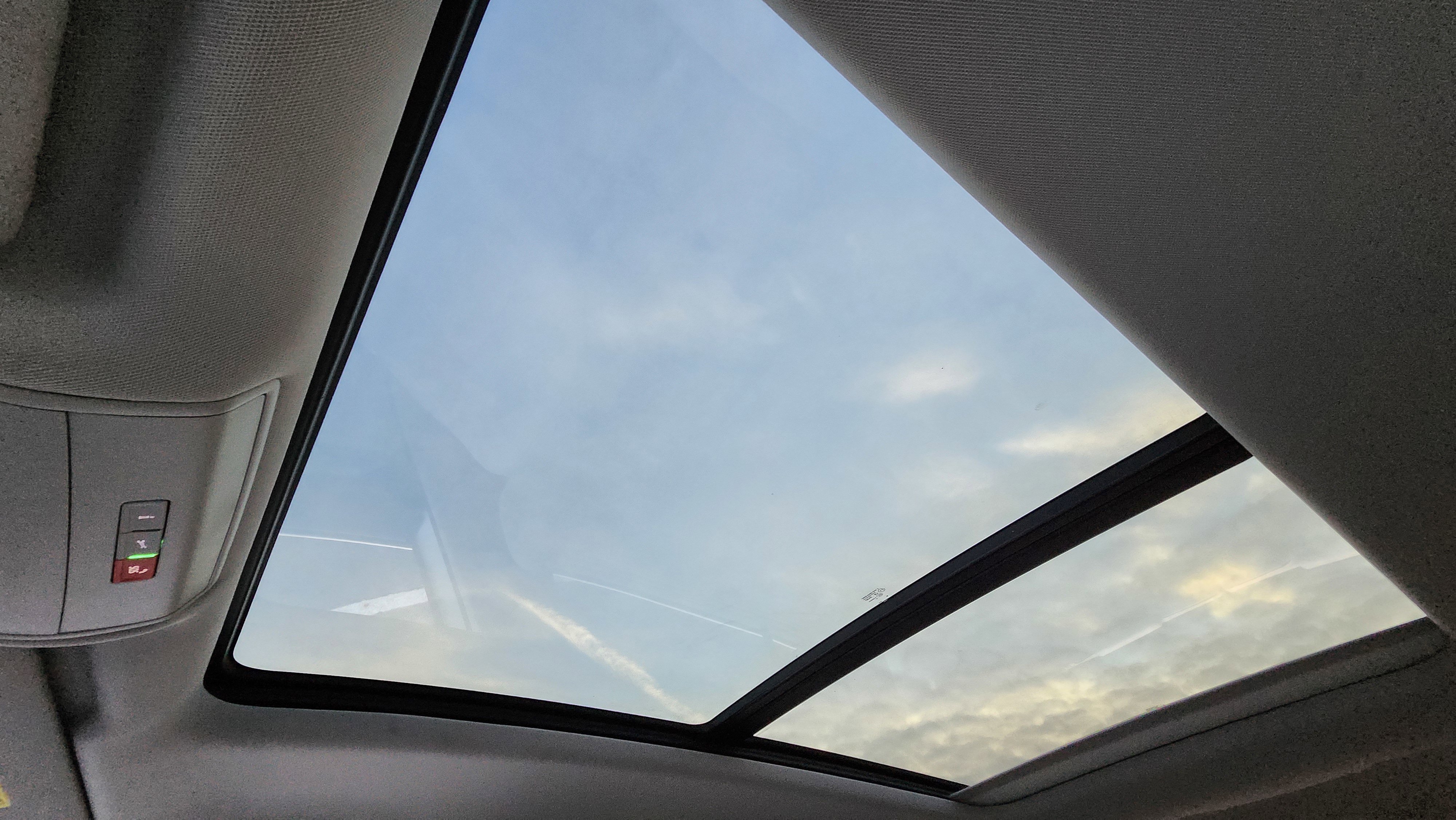 Used 2021 Volkswagen Atlas SEL image 2