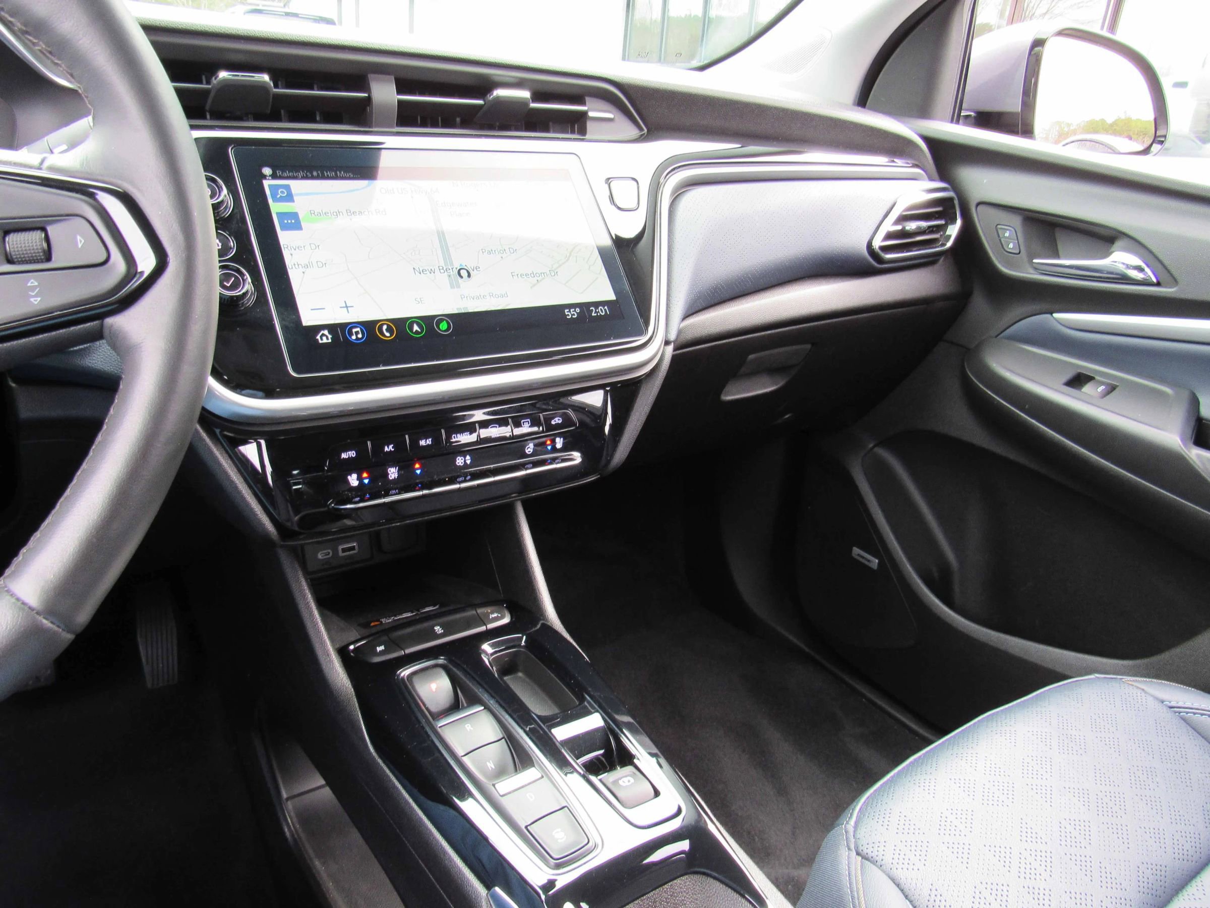 Used 2023 Chevrolet Bolt EUV Premier w/ Sun & Sound Package image 18