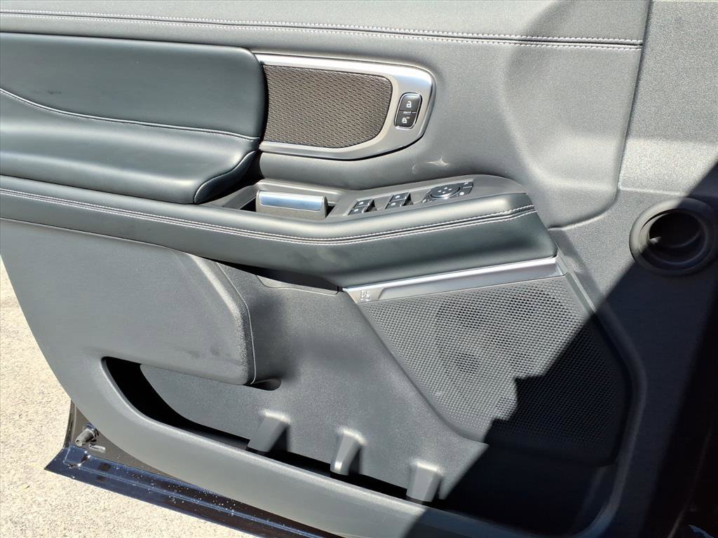 New 2025 Ford Expedition Platinum w/ Stealth Performance Package image 12