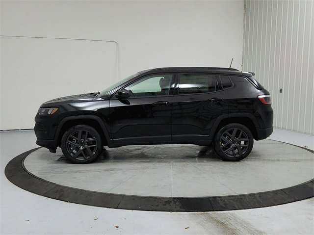 New 2026 Jeep Compass Latitude image 4