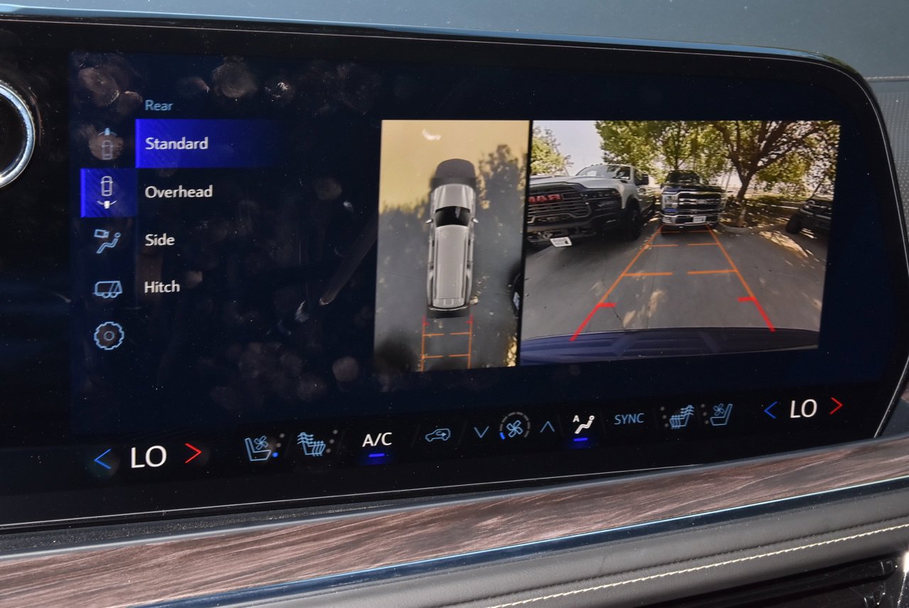 Used 2026 Chevrolet Suburban Premier RWD image 31