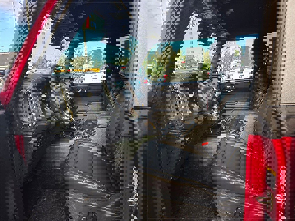 New 2025 Ford Bronco Badlands image 12