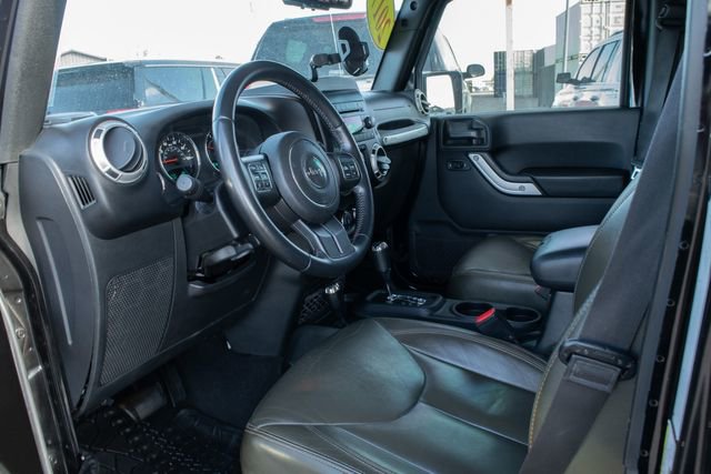 Used 2017 Jeep Wrangler Unlimited Sahara w/ Connectivity Group image 11