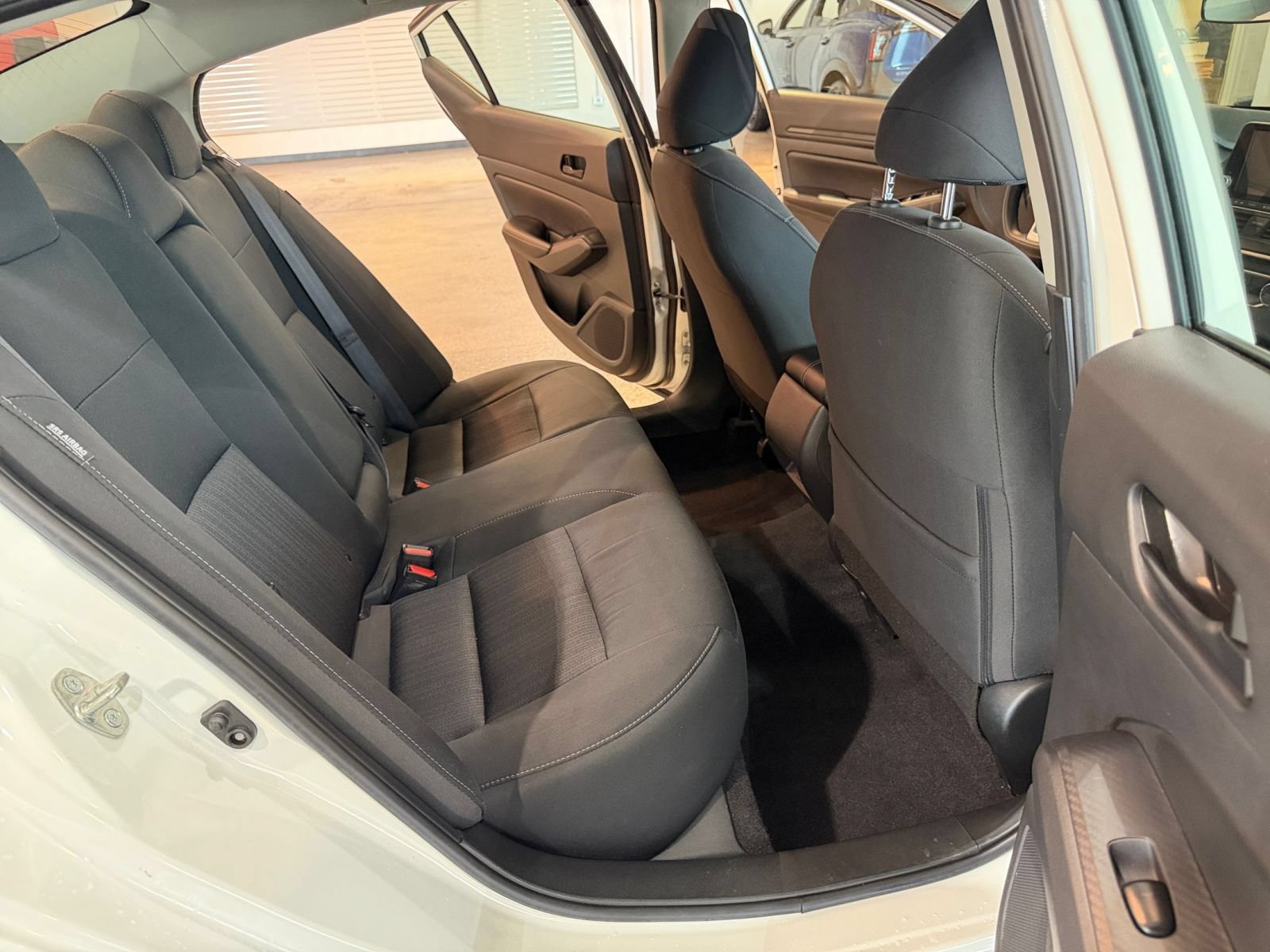 Used 2025 Nissan Altima 2.5 SV FWD image 35