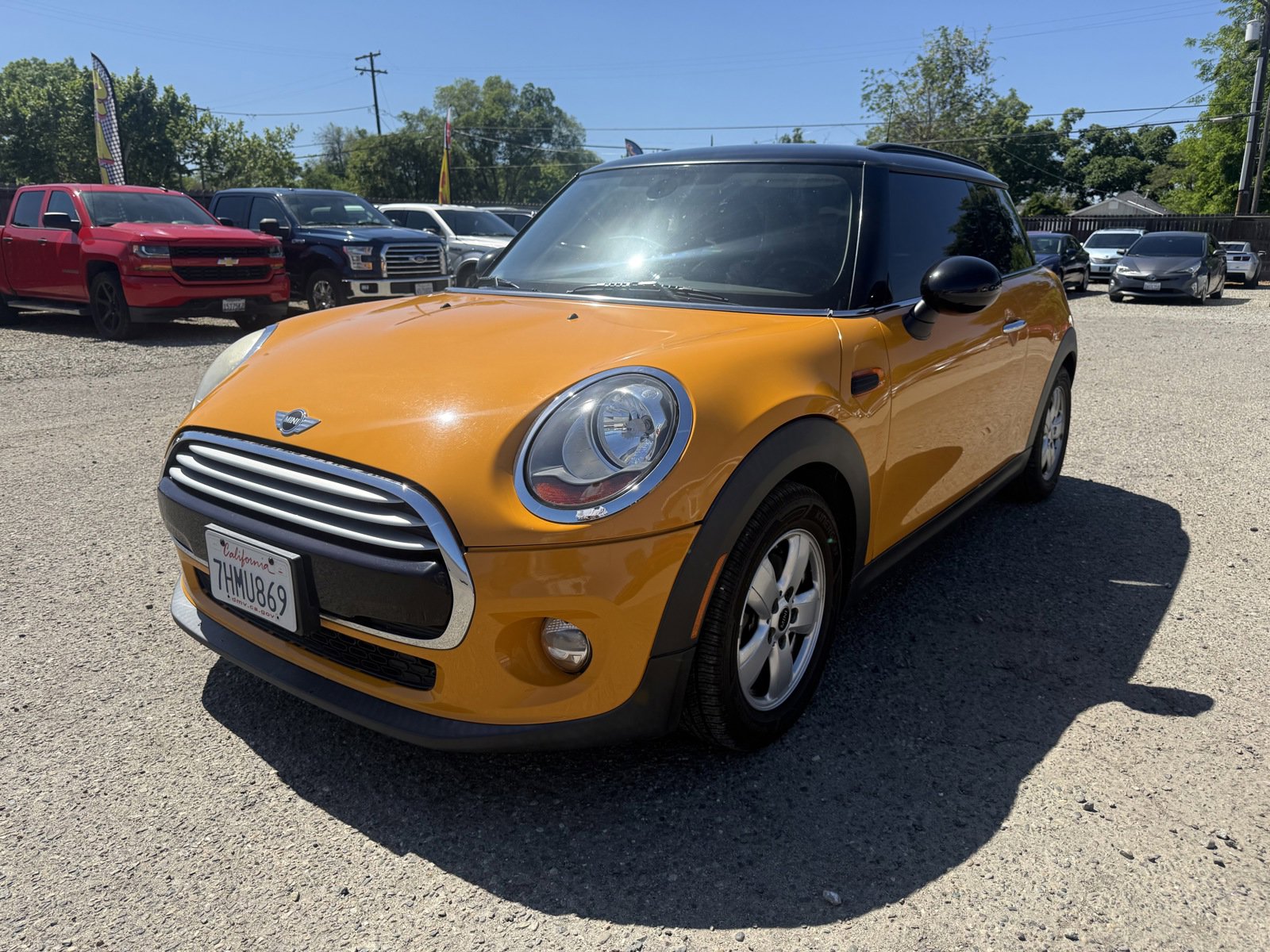 Used 2015 MINI Cooper 2-Door Hardtop image 1