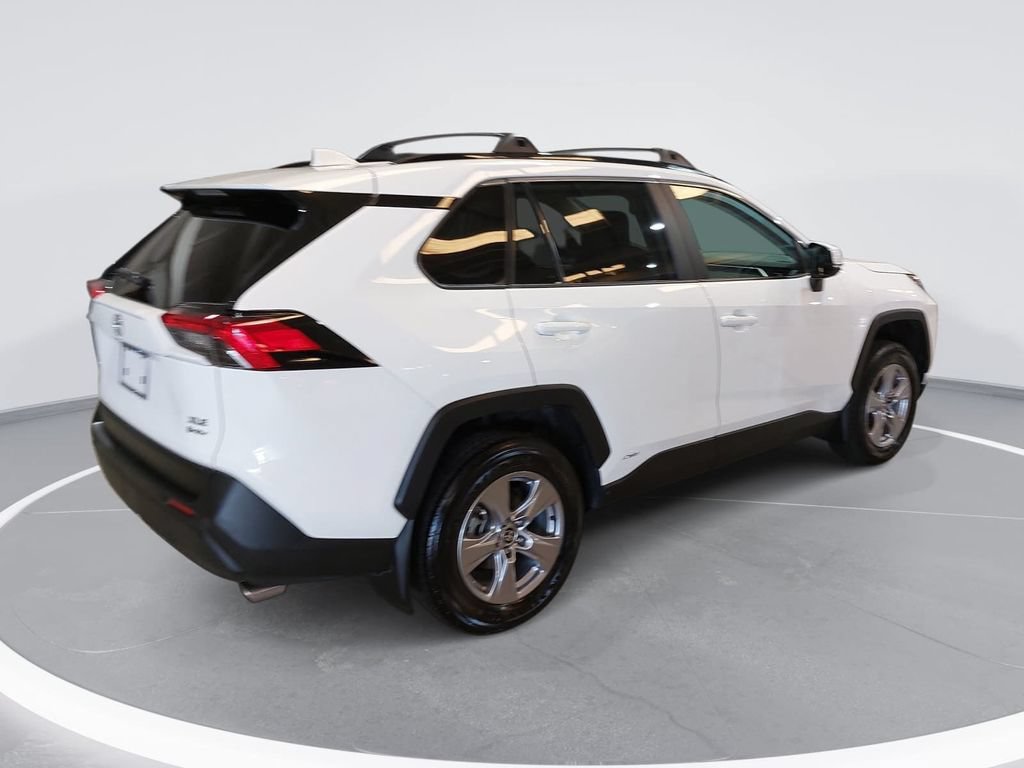 Used 2025 Toyota RAV4 XLE AWD/4WD image 5