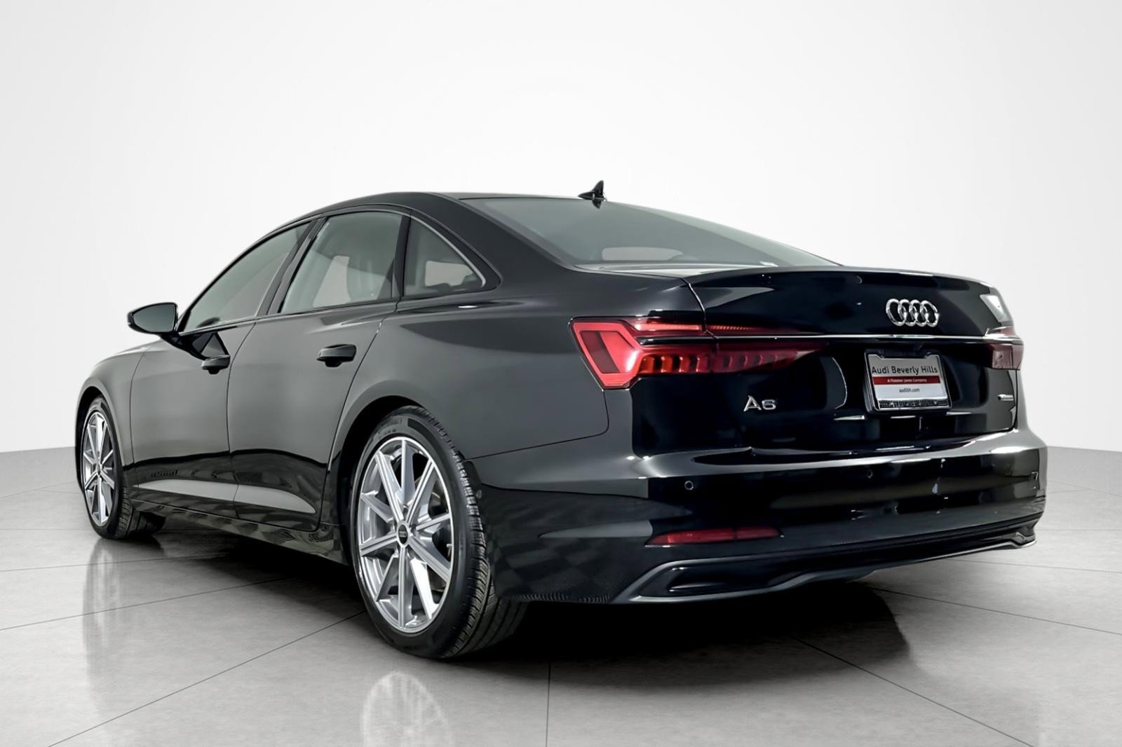 Used 2025 Audi A6 Premium Plus w/ Premium Plus Package image 3