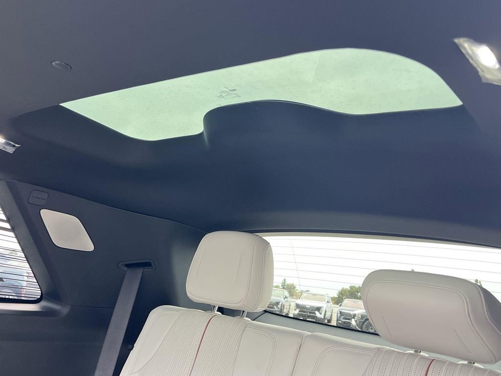 New 2026 Cadillac Vistiq Luxury image 32