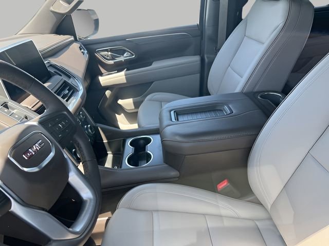 Used 2024 GMC Yukon SLT AWD/4WD image 2