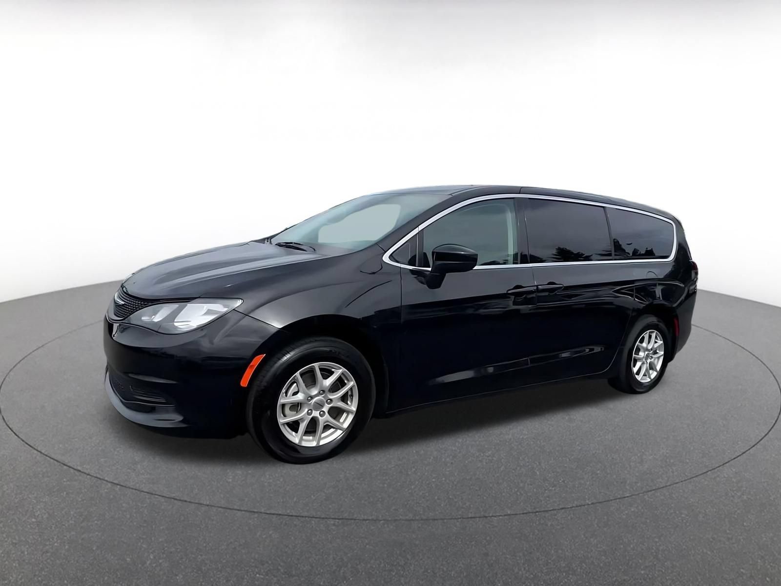 Used 2024 Chrysler Voyager LX FWD image 7
