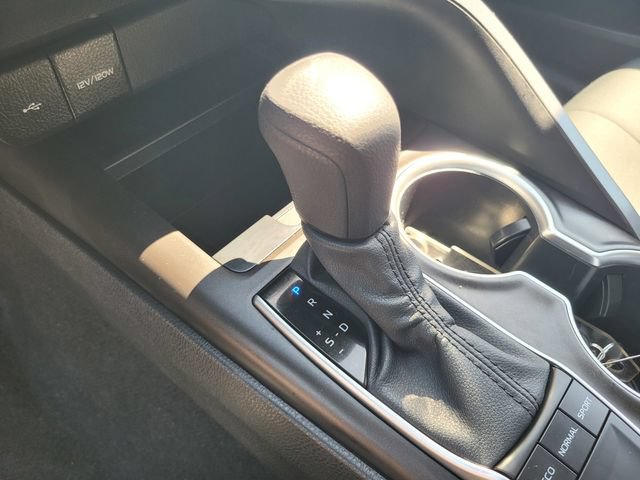 Used 2024 Toyota Camry LE w/ Convenience Package FWD image 18