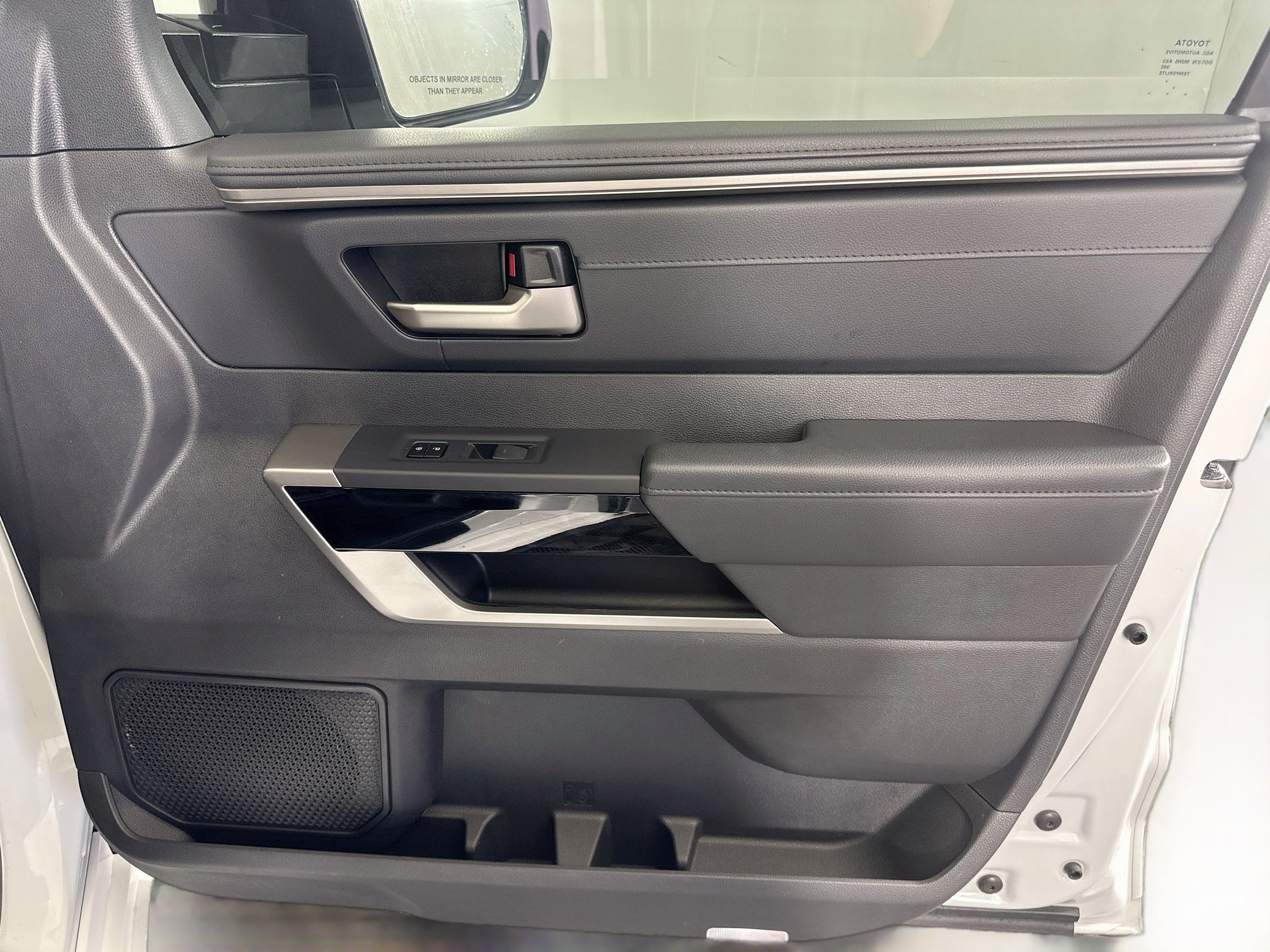Used 2024 Toyota Tundra Limited AWD/4WD image 32