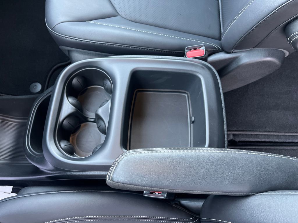 Used 2026 Chrysler Pacifica Select image 25