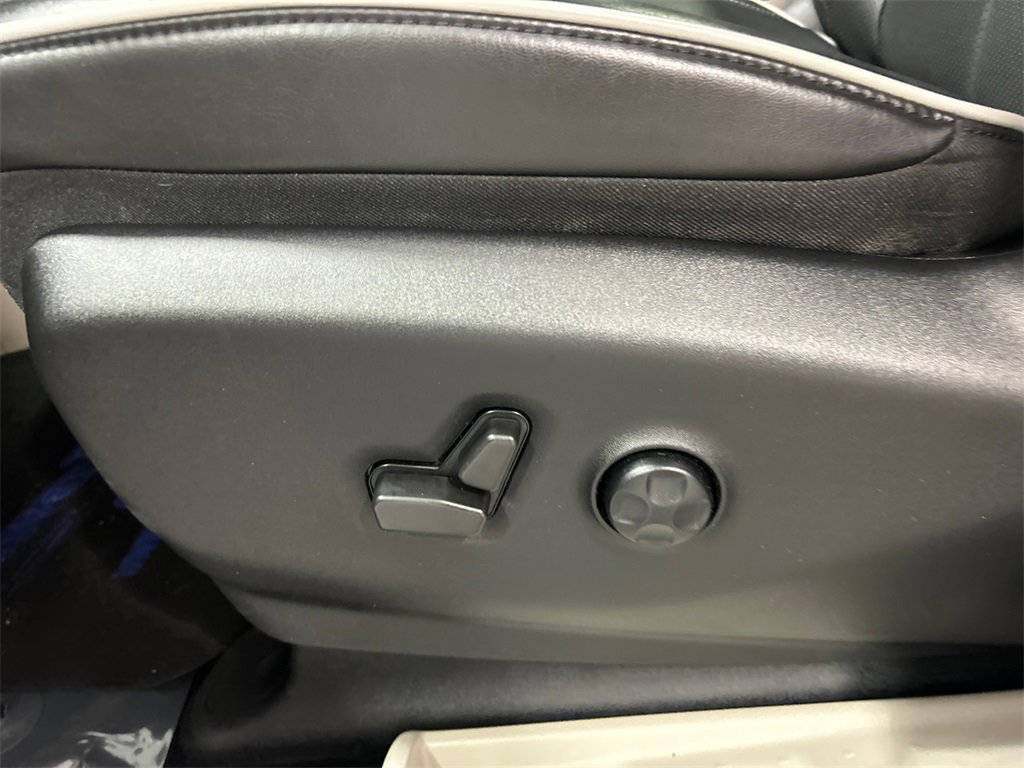 Used 2022 Chrysler Pacifica Limited image 16