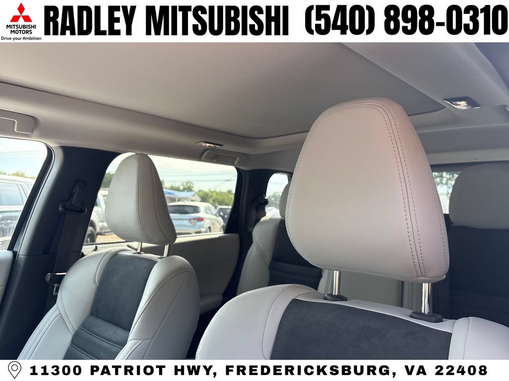 New 2026 Mitsubishi Outlander SE AWD/4WD image 2