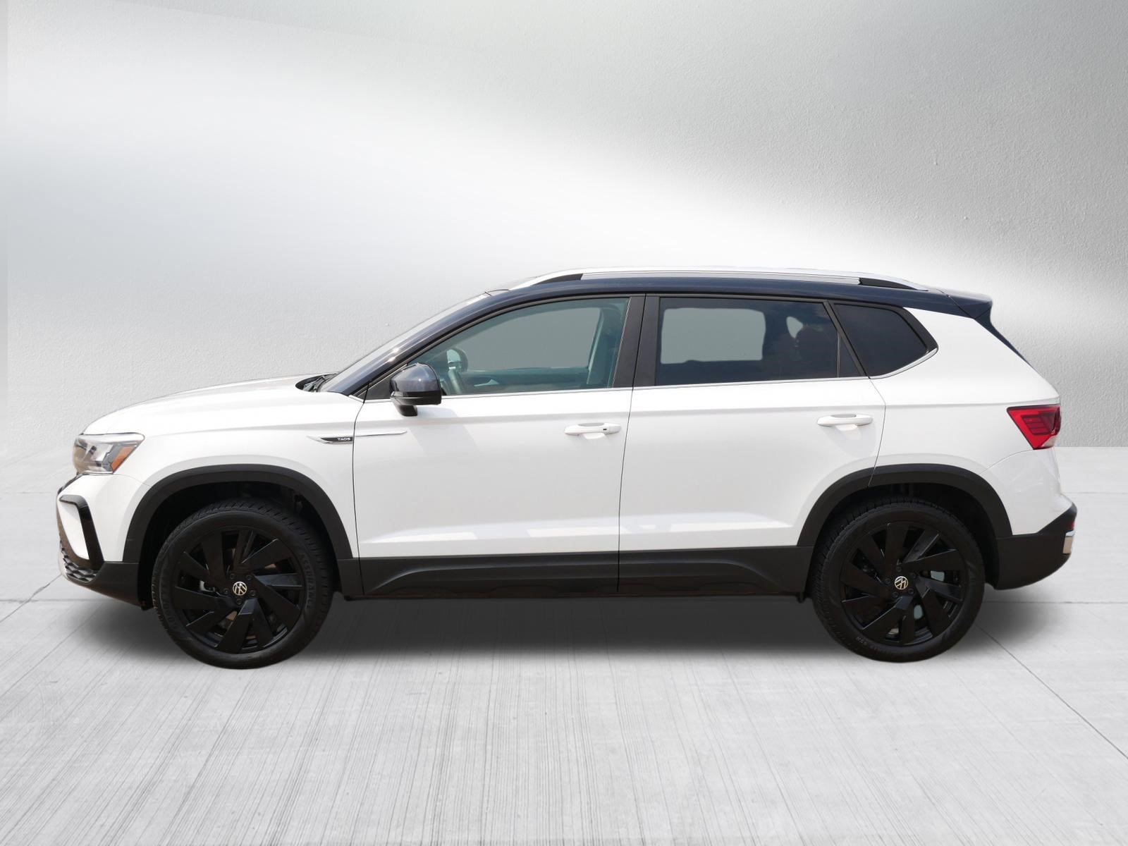 Used 2024 Volkswagen Taos SE w/ Panoramic Sunroof Package AWD/4WD image 4