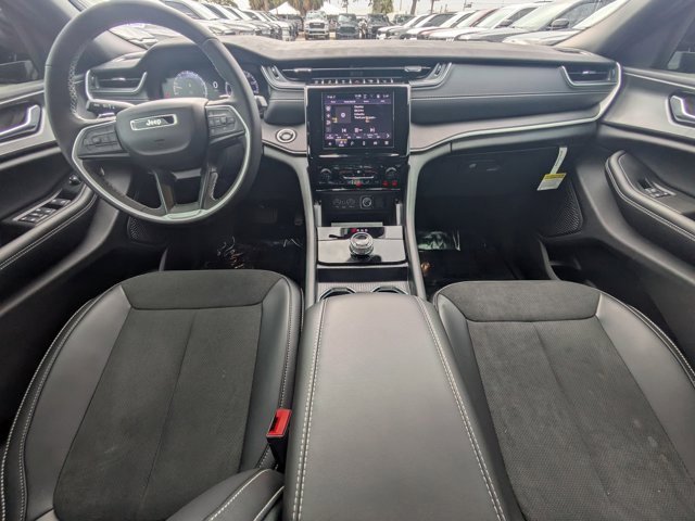 New 2025 Jeep Grand Cherokee L Laredo image 13