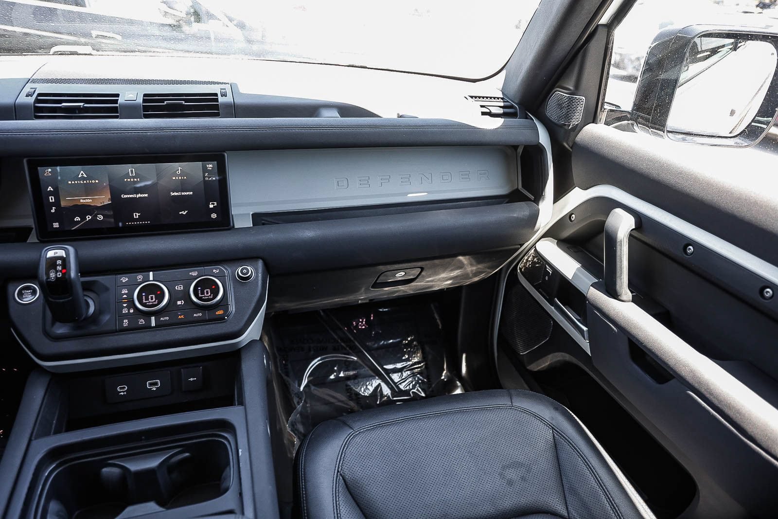 Used 2023 Land Rover Defender 110 S AWD/4WD image 15