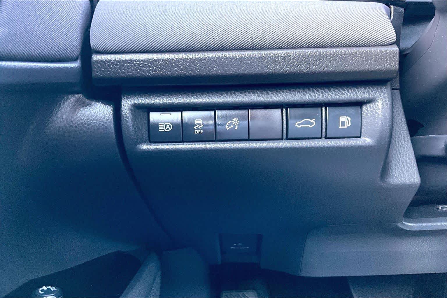 Used 2025 Toyota Camry LE FWD image 33