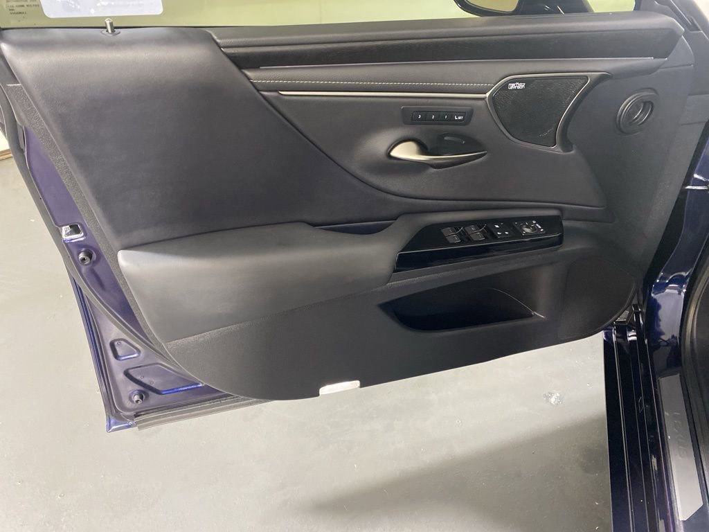 Certified 2025 Lexus ES 300h Ultra Luxury image 24