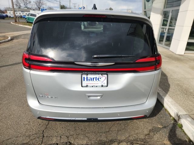 Used 2024 Chrysler Pacifica Touring-L FWD image 7