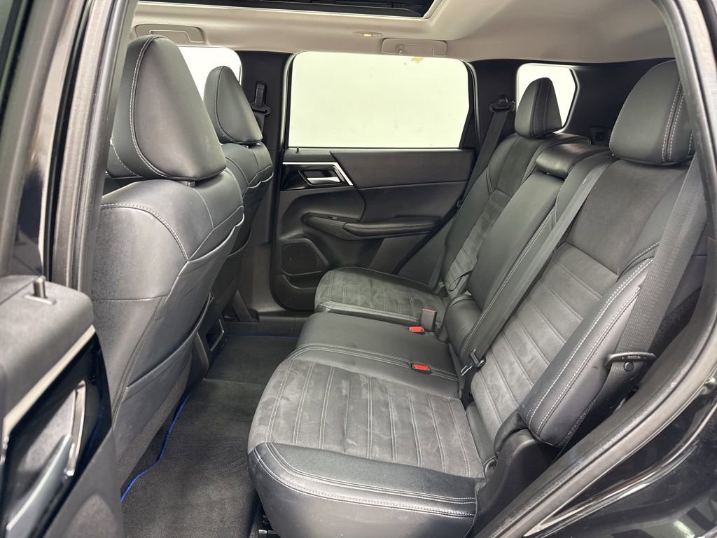 Used 2024 Mitsubishi Outlander SE image 16