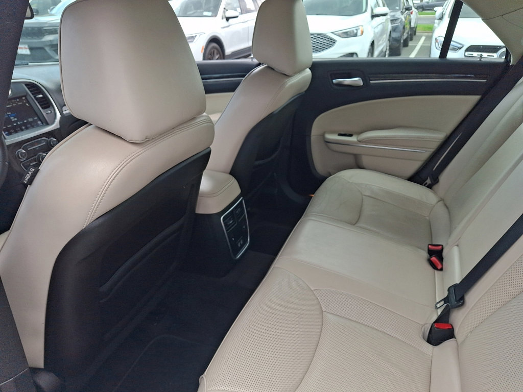 Used 2018 Chrysler 300 Limited image 19