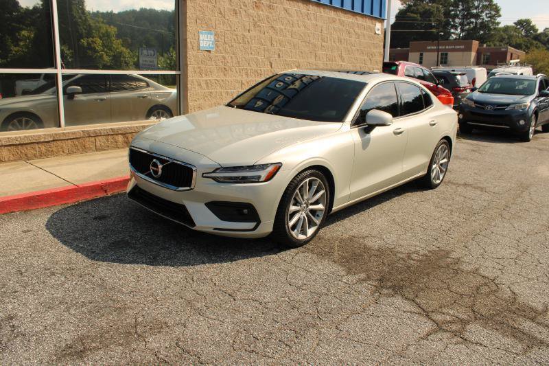 Used 2021 Volvo S60 T5 Momentum w/ Premium Package FWD image 3