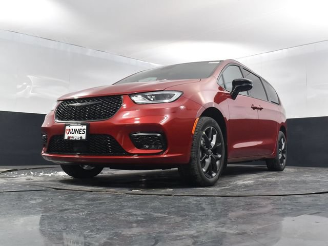 New 2026 Chrysler Pacifica Select AWD/4WD image 47