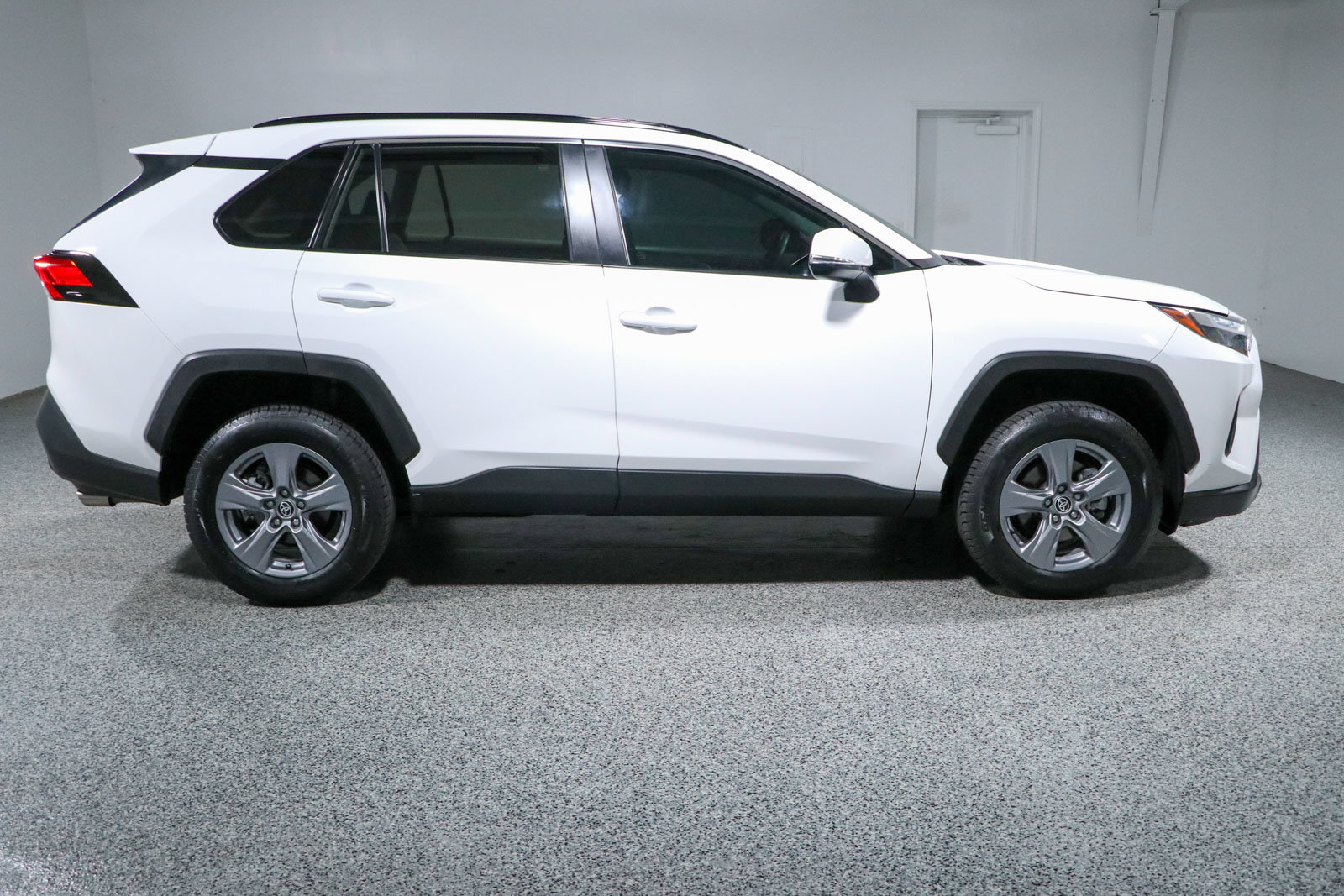 Used 2022 Toyota RAV4 XLE FWD image 6
