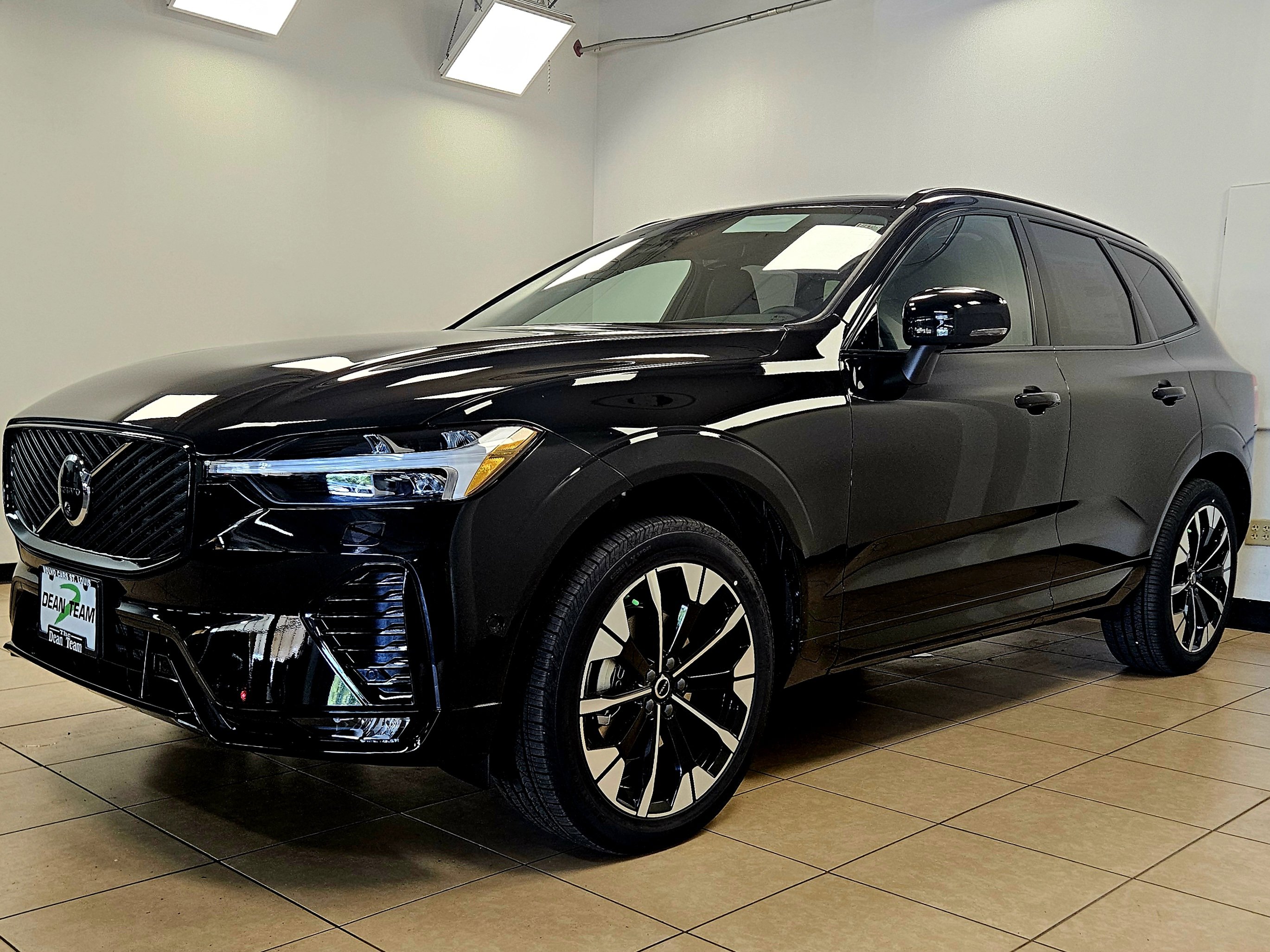 New 2026 Volvo XC60 B5 Plus w/ Protection Package Premier image 4