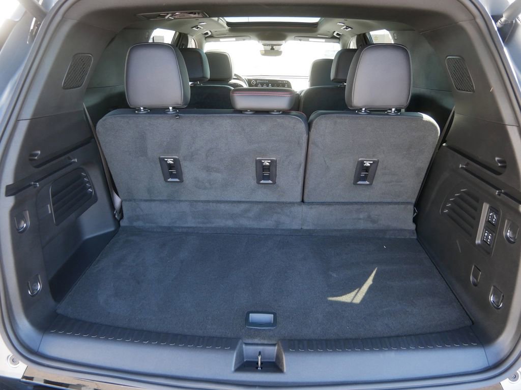 Used 2025 Chevrolet Traverse RS w/ LPO, Floor Liner Package AWD/4WD image 10
