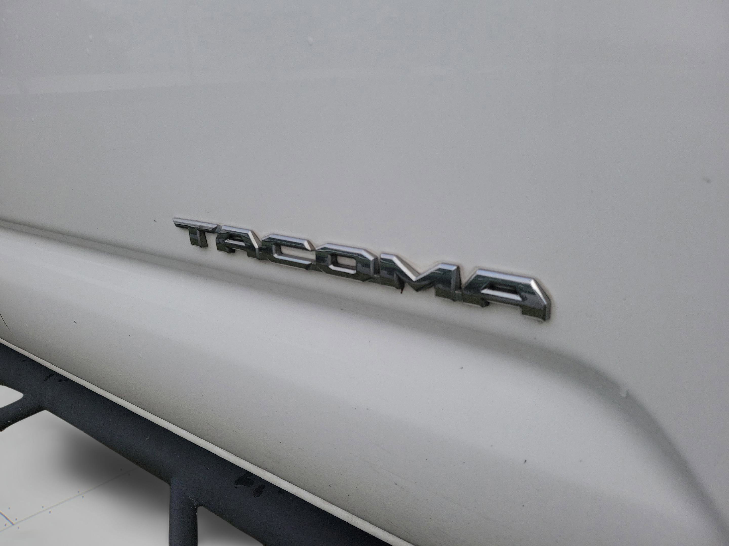 Used 2018 Toyota Tacoma TRD Sport RWD image 15