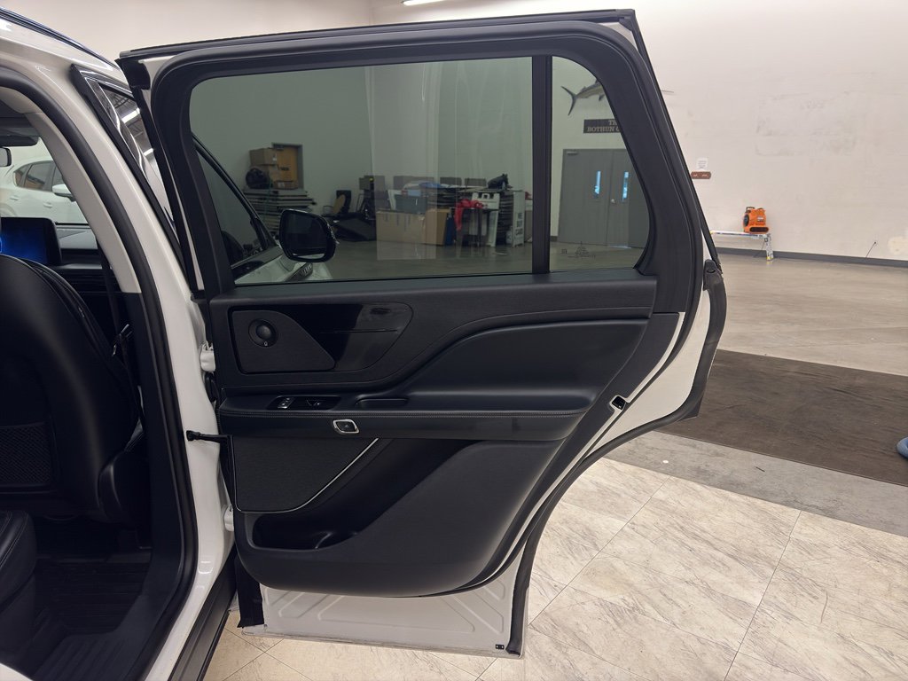 Used 2025 Lincoln Aviator AWD w/ Jet Appearance Package image 20
