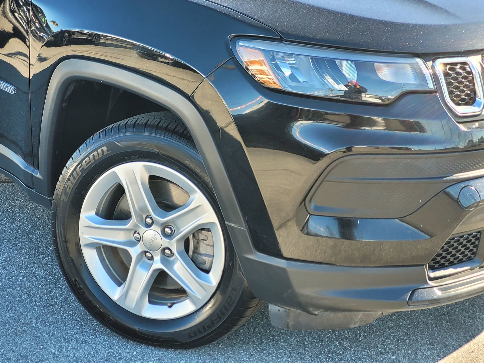 Used 2023 Jeep Compass Sport image 8