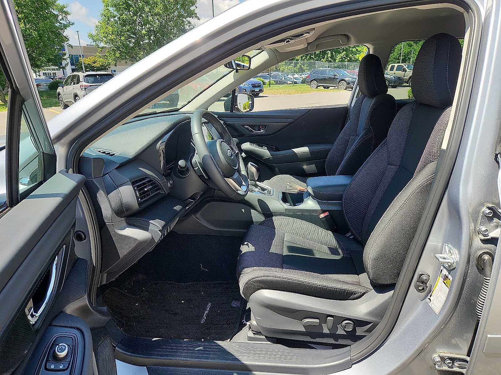 Used 2025 Subaru Outback Premium AWD/4WD image 14