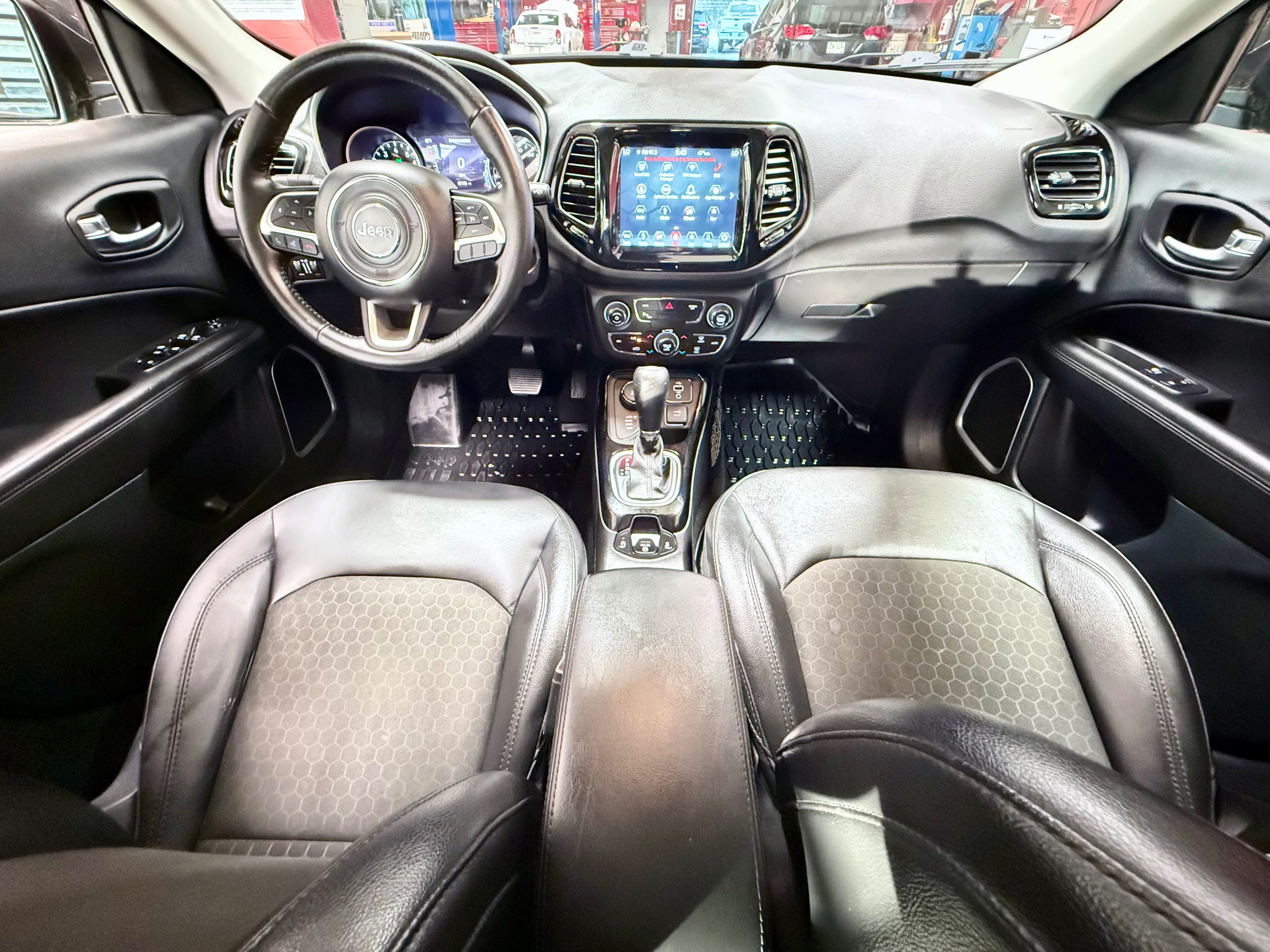 Used 2018 Jeep Compass Latitude w/ Popular Equipment Group AWD/4WD image 20