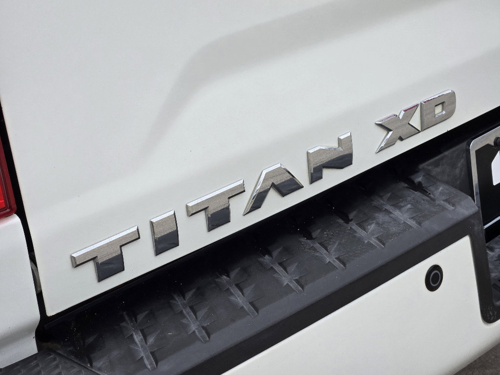 Used 2017 Nissan Titan SL image 16