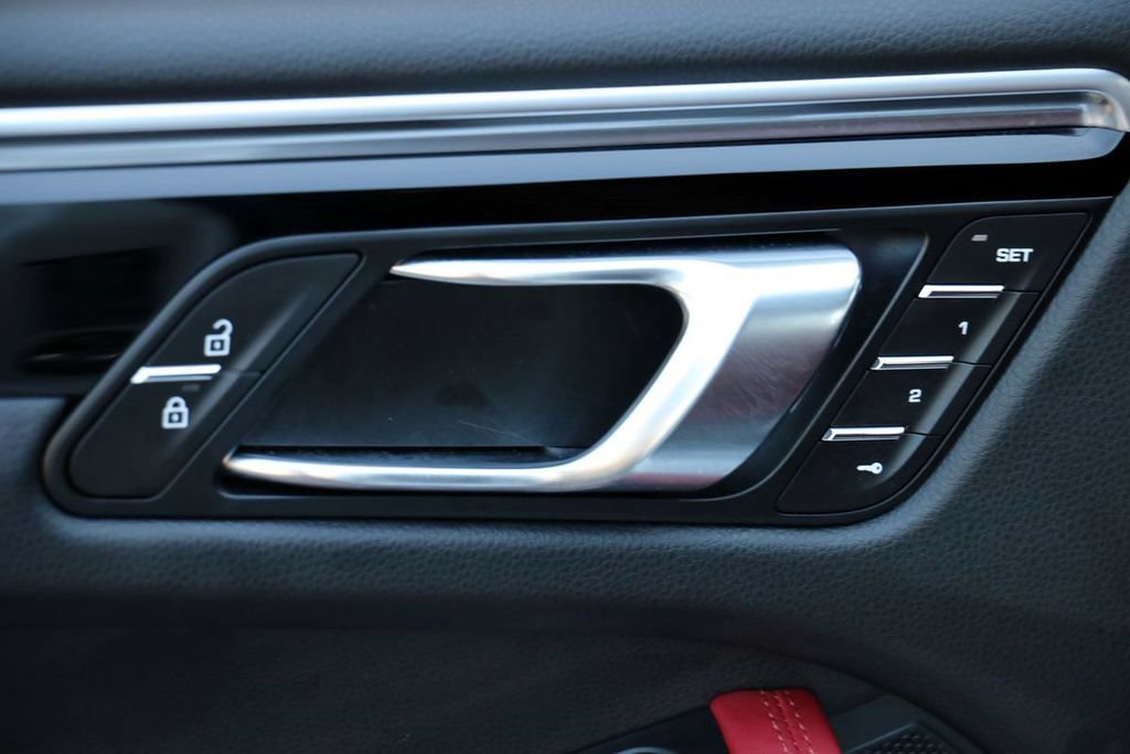 Used 2024 Porsche Macan S AWD/4WD image 16